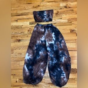 Fashion Nova 2 piece set, size woman small, tie dye.